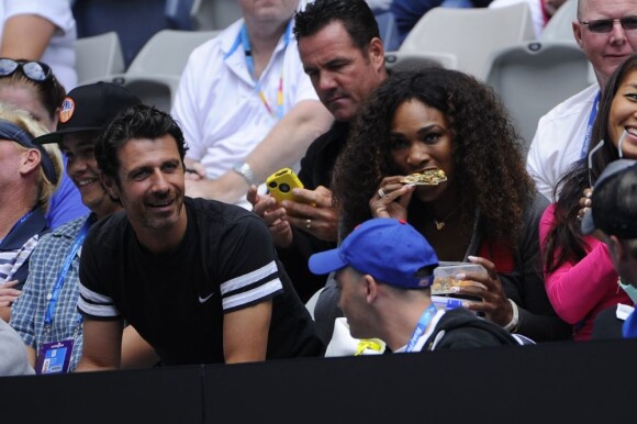 Serena Williams affamée et Patrick Mouratoglou lors du match de Venus Williams au premier tour de l'Open d'Australie à Melbourne le 14 janvier 2013