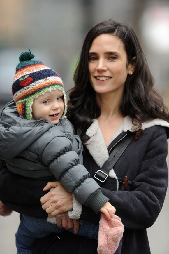 Jennifer Connelly et sa fille Agnes après avoir quitté le plateau de tournage du film Winter's Tale à New York le 14 janvier 2013.
