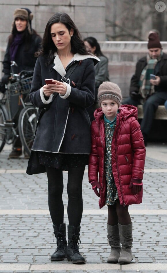 Jennifer Connelly et la jeune Ripley Sobo sur le tournage du film Winter's Tale à New York, le 14 janvier 2013.