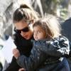 Alessandra Ambrosio et sa fille Anja à la sortie de l'école. Los Angeles, le 14 janvier 2013.