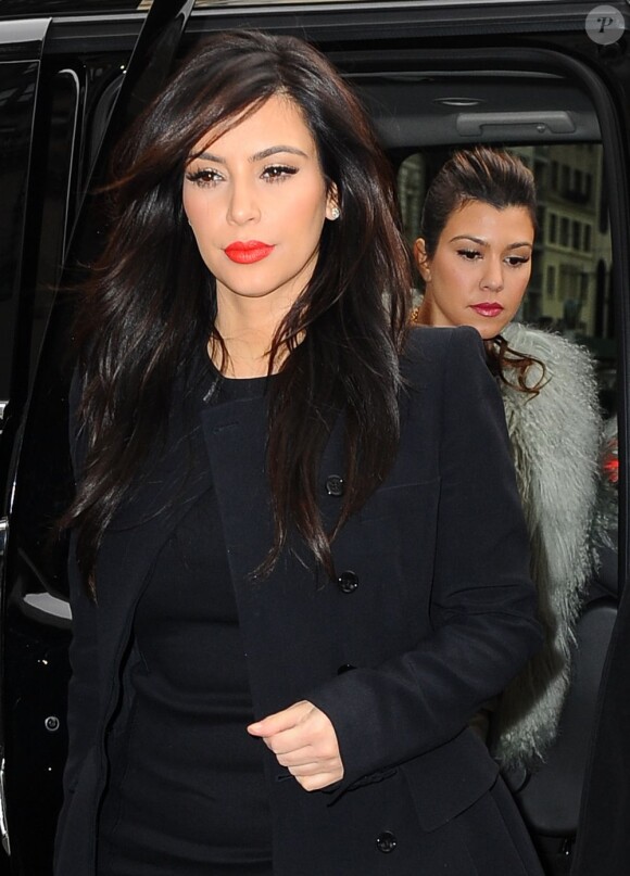 Kim et Kourtney Kardashian arrivent au restaurant Cipriani où son amie créatrice Rachel Roy célèbre son anniversaire. New York, le 15 janvier 2013.