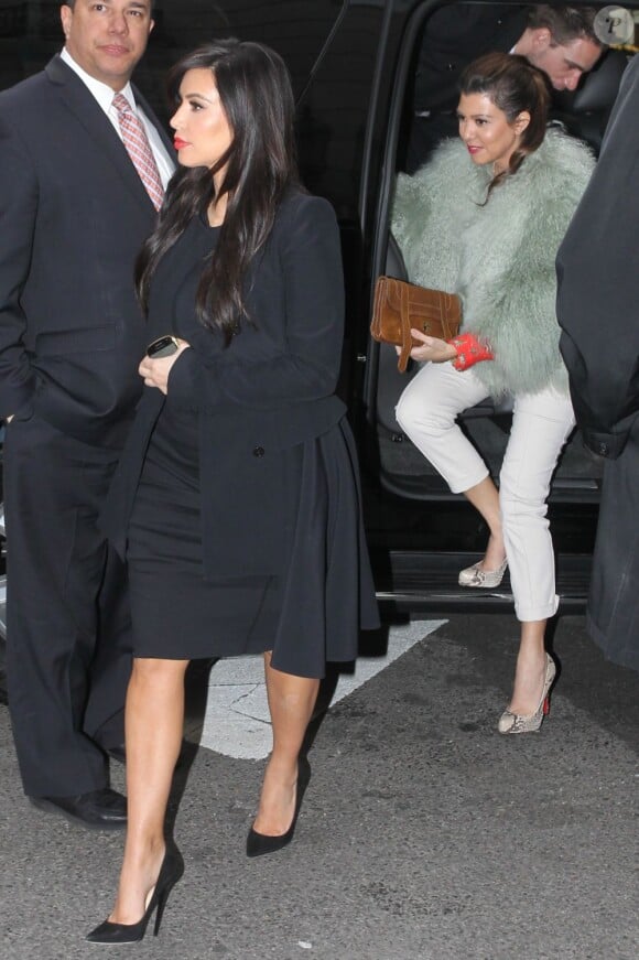 Kim et Kourtney Kardashian arrivent au restaurant Cipriani où leur amie créatrice Rachel Roy célèbre son anniversaire. New York, le 15 janvier 2013.