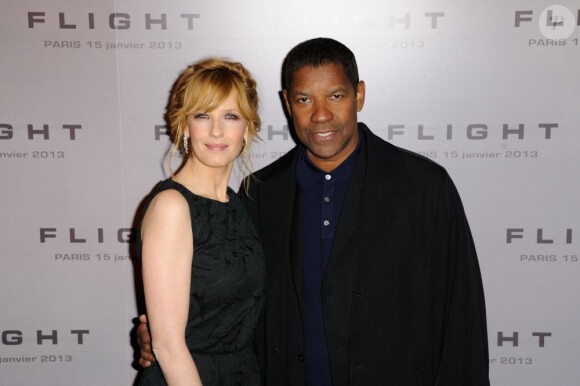 Kelly Reilly et Denzel Washington posent ensemble pour l'avant-première du film Flight au Gaumont Marignan à Paris, le 15 janvier 2013.