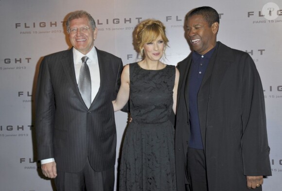 Robert Zemeckis, Denzel Washington et Kelly Reilly pendant l'avant-première du film Flight au Gaumont Marignan à Paris, le 15 janvier 2013.