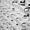 Les mugs dédicacés par François Hollande