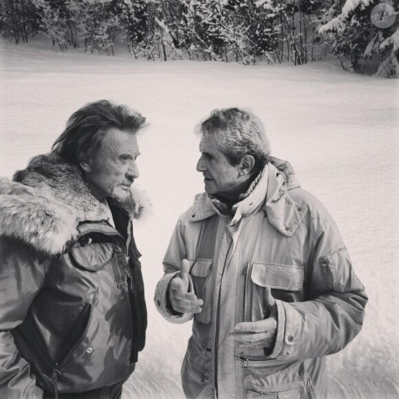 Johnny Hallyday et Claude Lelouch sur le tournage de Salaud, on t'aime à Megève.