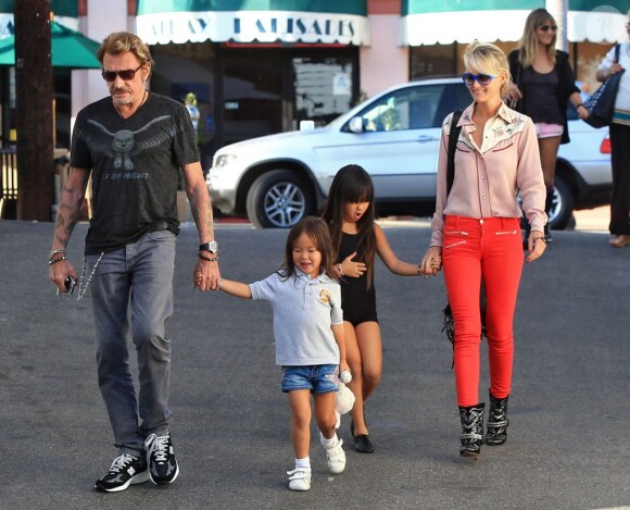 Johnny et Laeticia Hallyday avec leurs filles Jade et Joy à Pacific Palisades, le 27 Septembre 2012.