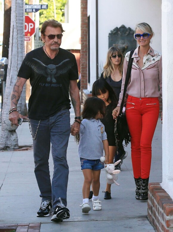 Johnny et Laeticia Hallyday avec leurs filles Jade et Joy à Pacific Palisades, le 27 Septembre 2012.