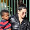 Sandra Bullock dépose son fils Louis à l'école, à Los Angeles, le 16 janvier 2013.