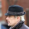 Ethan Hawke cache sa nouvelle teinture blonde sous un chapeau à Downtown Manhattan, à New York, le 17 janvier 2013.
