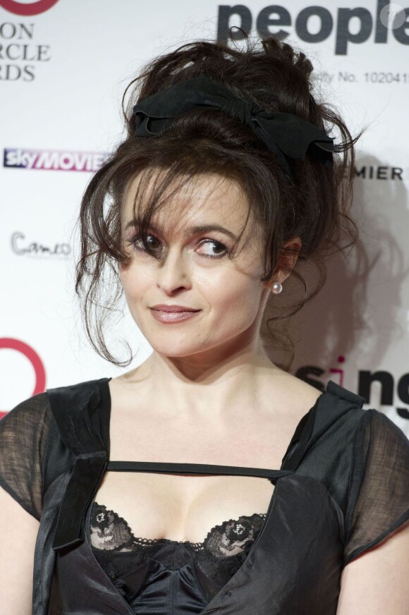 Helena Bonham-Carter malicieuse à la soirée London Critics Circle Film Awards à Londres, le 20 janvier 2013.