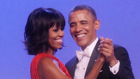 Barack Obama et Michelle : Enlacés et romantiques pour le bal d'investiture