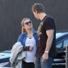 La comédienne Kristen Bell, enceinte, accompagnée de son fiancé Dax Shepard à Los Angeles le 26 janvier 2013.