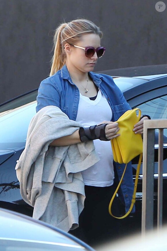 Kristen Bell, enceinte, à Los Angeles le 26 janvier 2013.