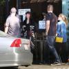 Kristen Bell, enceinte, accompagnée de son mari Dax Shepard à Los Angeles le 26 janvier 2013.