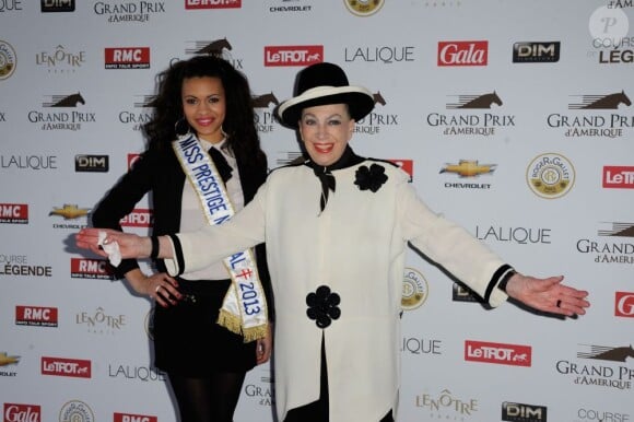 Miss Prestige National 2013 et Geneviève de Fontenay lors du 92e Grand Prix d'Amérique à l'hippodrome de Vincennes à Paris le 27 Janvier 2013.