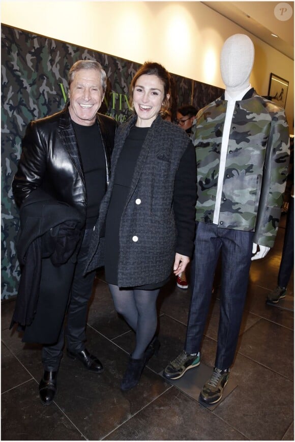 Exclusif -  Jean-Claude Darmon et Julie Gayet assistent au cocktail de présentation de la collection Camouflage de Valentino au Montaigne Market. Paris, le 16 janvier 2013.