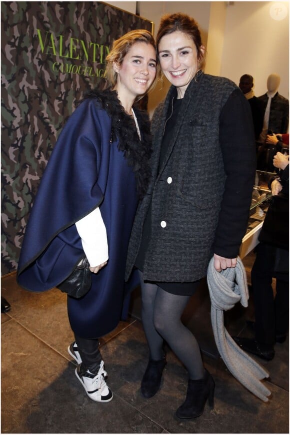 Exclusif - Vahina Giocante et Julie Gayet assistent au cocktail de présentation de la collection Camouflage de Valentino au Montaigne Market. Paris, le 16 janvier 2013.