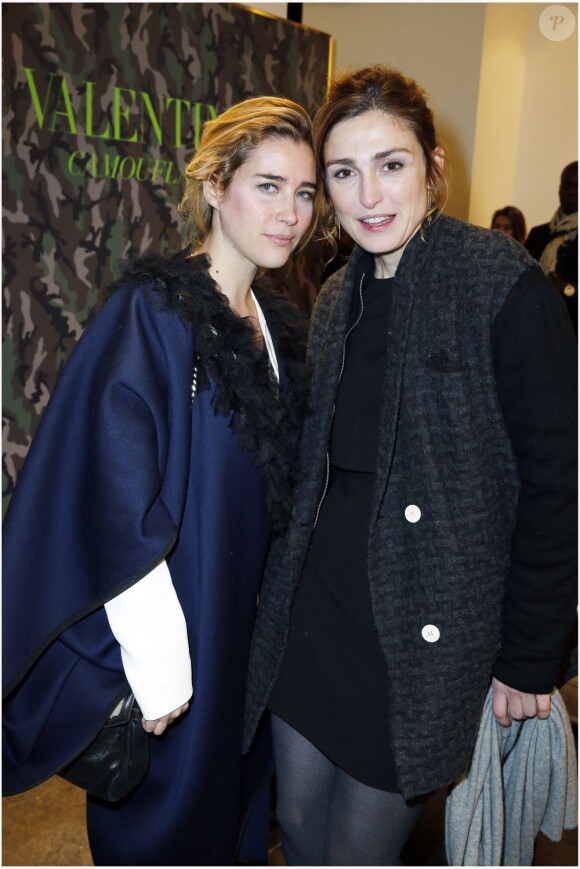 Exclusif - Vahina Giocante et Julie Gayet assistent au cocktail de présentation de la collection Camouflage de Valentino au Montaigne Market. Paris, le 16 janvier 2013.