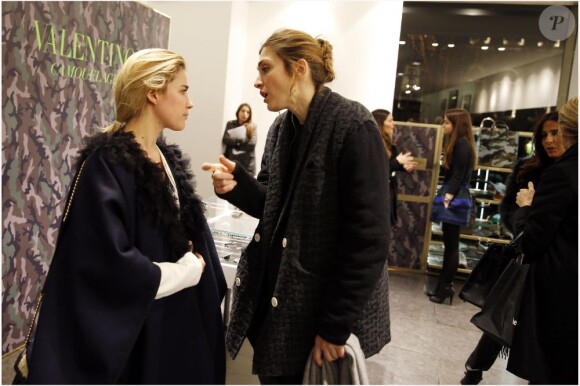 Exclusif - Vahina Giocante et Julie Gayet assistent au cocktail de présentation de la collection Camouflage de Valentino au Montaigne Market. Paris, le 16 janvier 2013.