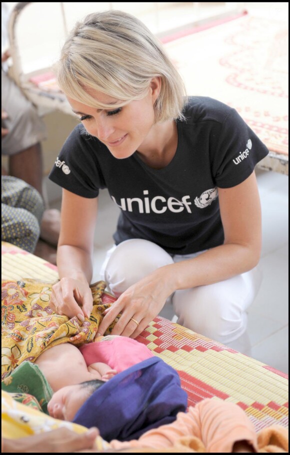 Laeicia Hallyday au Cambodge pour l'Unicef en octobre 2009.
