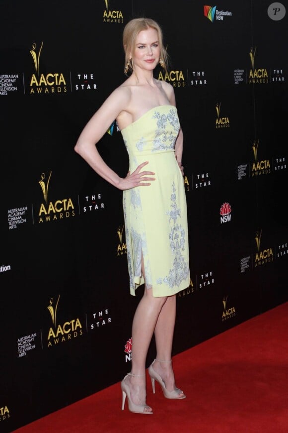 Nicole Kidman brille dans un jaune radieux à la cérémonie des AACTA Awards à Sydney le 30 janvier 2013.