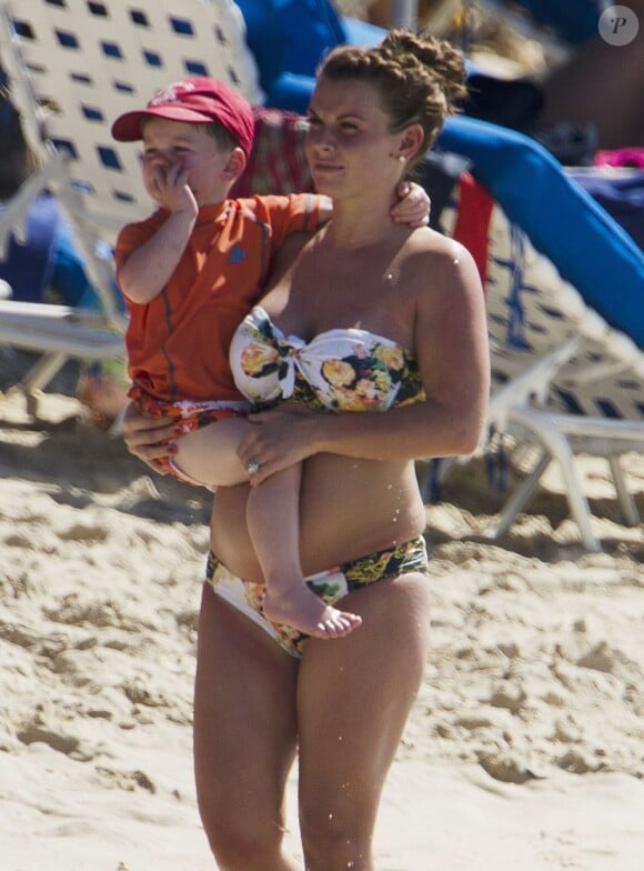 Coleen Rooney et son fils Kai à la Barbade le 30 décembre 2012