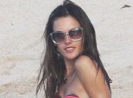 Alessandra Ambrosio : Sexy en bikini, le top model profite des joies de la plage