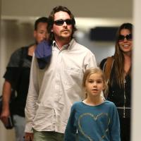 Christian Bale : Avec sa femme et sa fille, Batman se transforme en papa poule