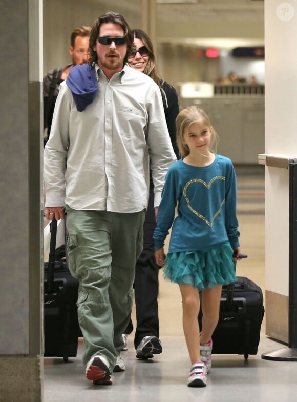 Christian Bale, sa femme depuis 2000, Sandra Sibi Blazic, et leur fille Emmeline, arrivent à l'aéroport de Los Angeles, le 31 janvier 2013.