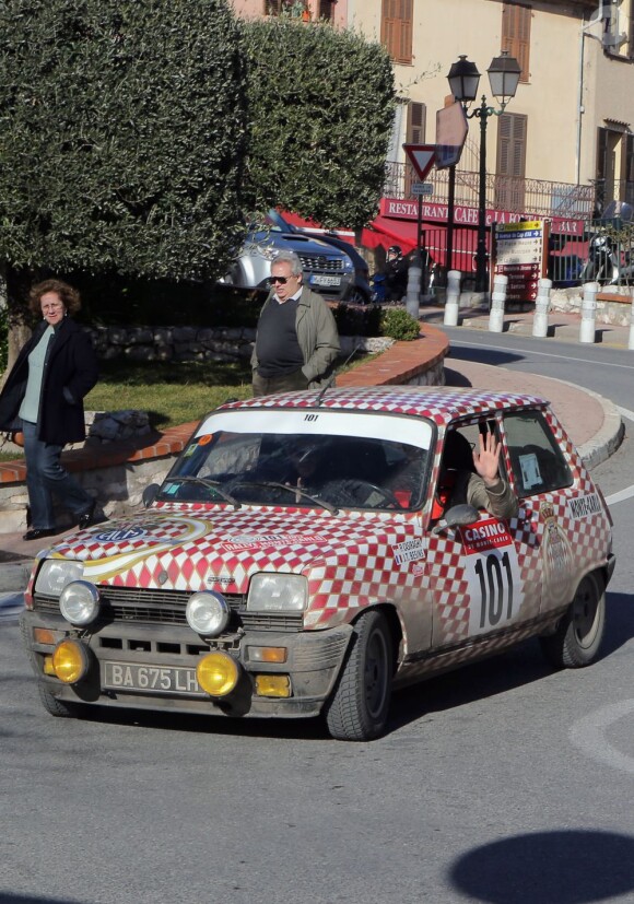 Pierre Casiraghi à Monaco le 31 janvier 2013, lors de sa participation avec son ami Jean-Thierry Besins au XVIe Rallye Monte-Carlo historique, au volant d'une Renault 5 Alpine aux couleurs de la principauté.