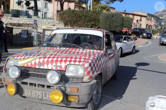 Pierre Casiraghi à Monaco le 31 janvier 2013, lors de sa participation avec son ami Jean-Thierry Besins au XVIe Rallye Monte-Carlo historique, au volant d'une Renault 5 Alpine aux couleurs de la principauté.