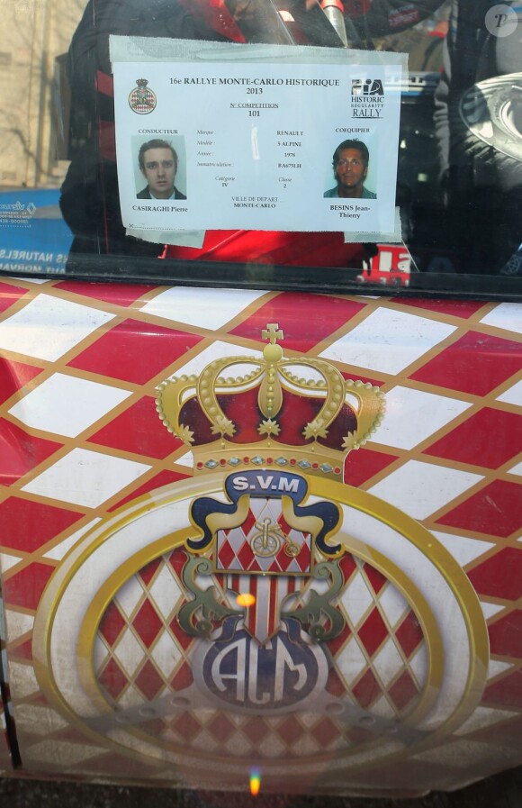 Pierre Casiraghi à Monaco le 31 janvier 2013, lors de sa participation avec son ami Jean-Thierry Besins au XVIe Rallye Monte-Carlo historique, au volant d'une Renault 5 Alpine aux couleurs de la principauté.