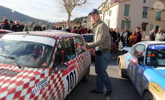Pierre Casiraghi à Monaco le 31 janvier 2013, lors de sa participation avec son ami Jean-Thierry Besins au XVIe Rallye Monte-Carlo historique, au volant d'une Renault 5 Alpine aux couleurs de la principauté.