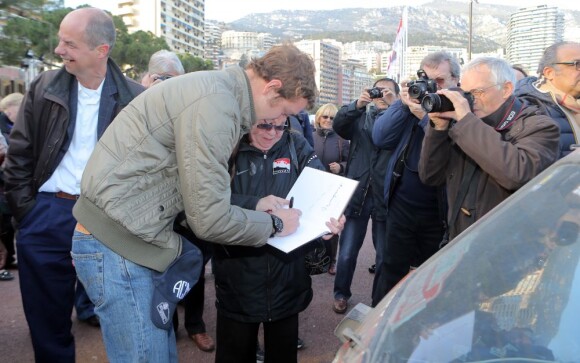 Pierre Casiraghi à Monaco le 31 janvier 2013, lors de sa participation avec son ami Jean-Thierry Besins au XVIe Rallye Monte-Carlo historique, au volant d'une Renault 5 Alpine aux couleurs de la principauté.