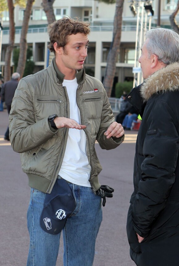 Pierre Casiraghi à Monaco le 31 janvier 2013, lors de sa participation avec son ami Jean-Thierry Besins au XVIe Rallye Monte-Carlo historique, au volant d'une Renault 5 Alpine aux couleurs de la principauté.