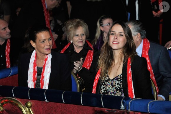 Pauline Ducruet donnait le samedi 2 février le coup d'envoi du Festival New Generation des arts du cirque en tant que présidente du jury, accompagnée de sa mère Stéphanie de Monaco et de sa jeune soeur Camille Gottlieb au chapiteau de Fontvieille à Monaco