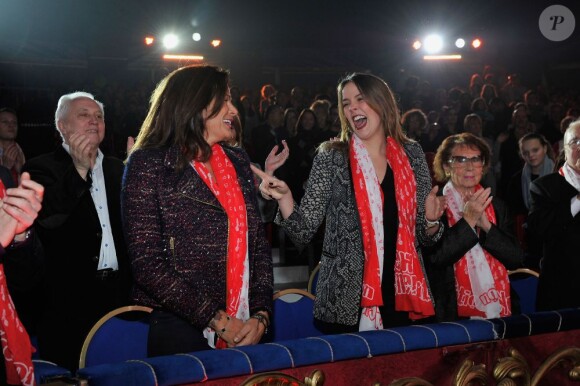 Pauline Ducruet et sa mère Stéphanie, très complice lors du coup d'envoi du Festival New Generation des arts du cirque au chapiteau de Fontvieille à Monaco le 2 février 2013