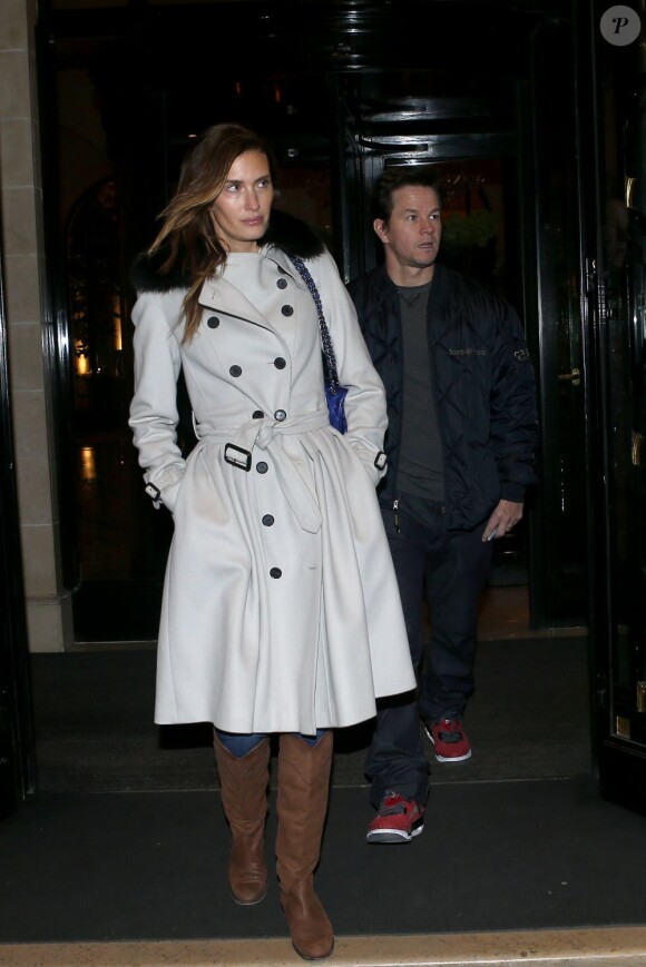 Mark Wahlberg et sa femme Rhea Durham s'en vont dîner au restaurant L'ami Louis à Paris, le 3 fevrier 2013.