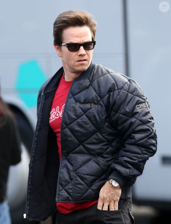 Mark Wahlberg arrive à peine à Paris qu'il se dirige vers le restaurant L'Avenue.