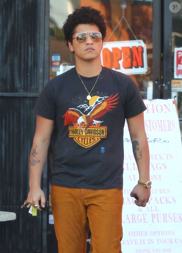 Exclu - Bruno Mars à Los Angeles, le 17 novembre 2012.