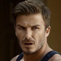 David Beckham, à moitié nu pour H&M : Il exhibe une nouvelle fois ses muscles