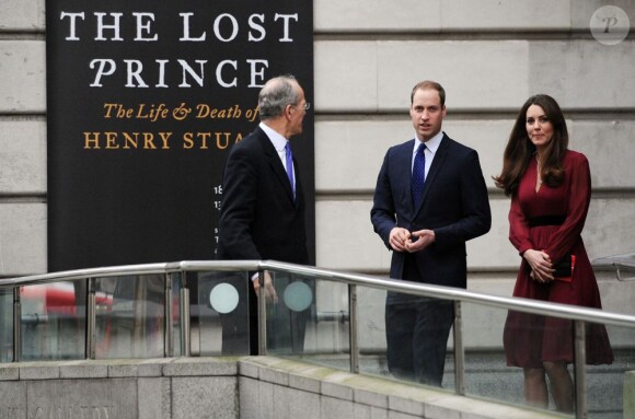 Le prince William et Kate Middleton, enceinte, lors de leur dernière apparition officielle avant leurs vacances dans les Caraïbes, le 11 janvier 2013 à la National Portrait Gallery de Londres.