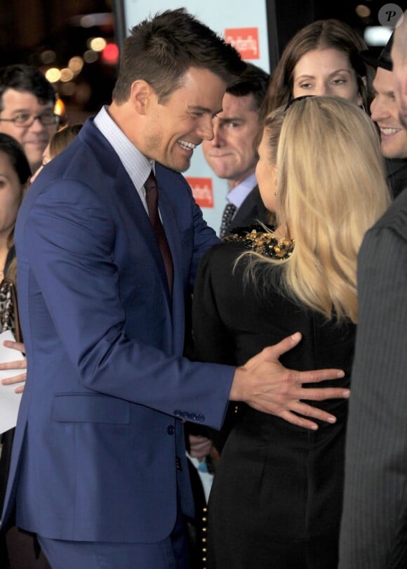 Josh Duhamel et sa femme Fergie lors de la première du film Safe Haven au Chinese Theatre de Los Angeles, le 5 février 2013.