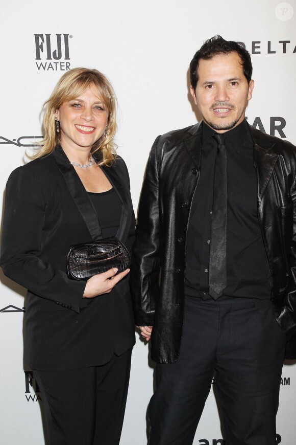John Leguizamo et sa femme au gala de l'amfAR à New York, le 6 février 2013. La soirée avait pour but de réunir des fonds pour la recherche contre le sida.