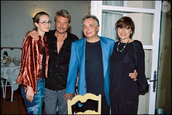 Laeticia, Johnny Hallyday, Michel Sardou et son épouse Anne-Marie Périer à Toulon, le 16 septembre 2000. 