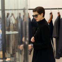 Anne Hathaway, shopping en amoureux à Paris : Après l'effort, le réconfort !
