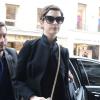 Anne Hathaway arrive à la boutique Lanvin à Paris, le 8 février 2013.
