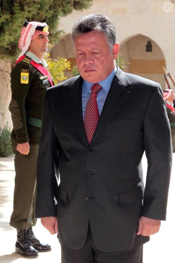 Le roi Abdullah II de Jordanie s'est recueilli le 7 février 2013 à la mémoire de feu le roi Hussein, pour le 14e anniversaire de sa mort, au cimetière royal d'Amman.