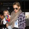 Kate Hudson, son fils Ryder, son fiancé Matthew Bellamy et leur fils Bingham, à l'aéroport de Los Angeles, le 9 février 2013.